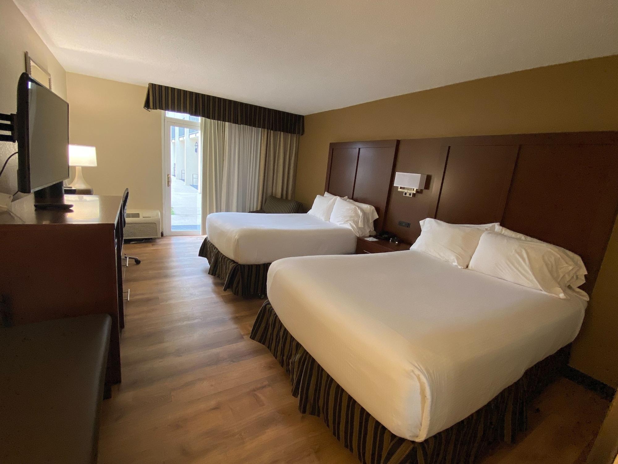 Отель Wyndham Garden Уорсо Экстерьер фото