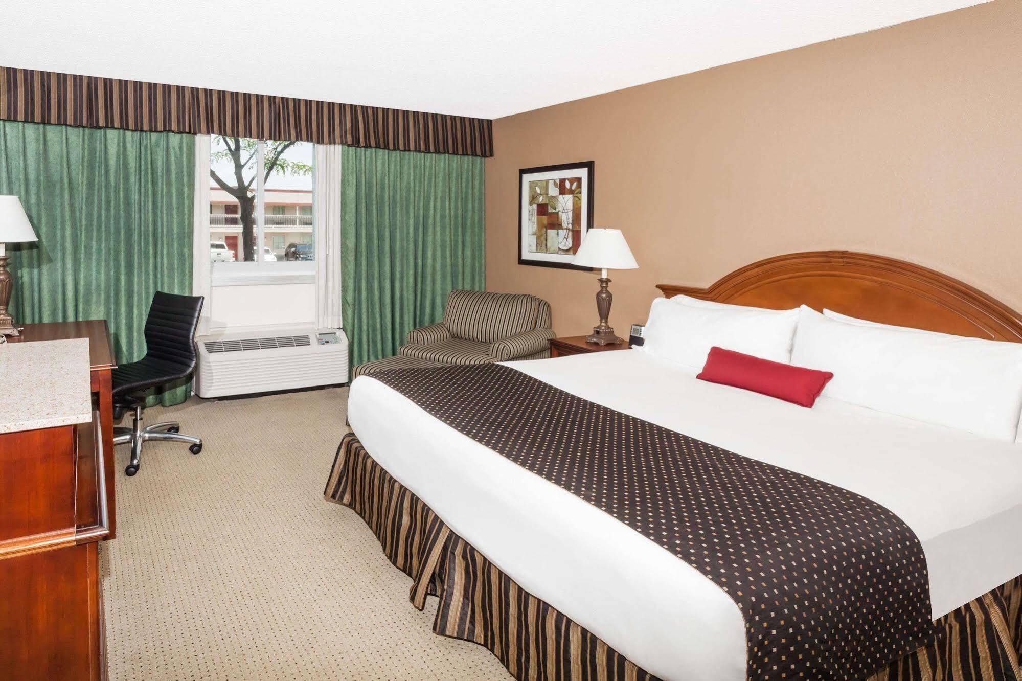 Отель Wyndham Garden Уорсо Экстерьер фото